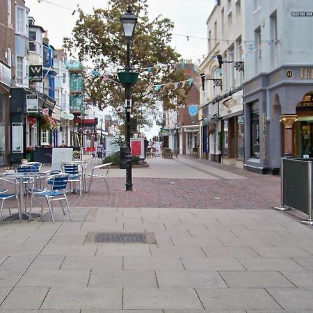 Queens Apartment Worthing Bagian luar foto