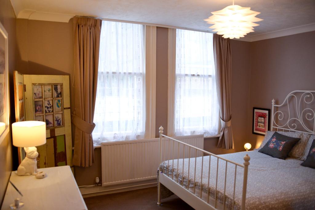 Queens Apartment Worthing Bagian luar foto