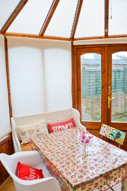 Queens Apartment Worthing Bagian luar foto
