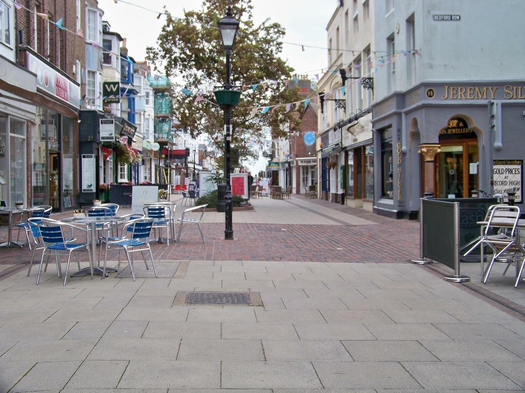 Queens Apartment Worthing Bagian luar foto