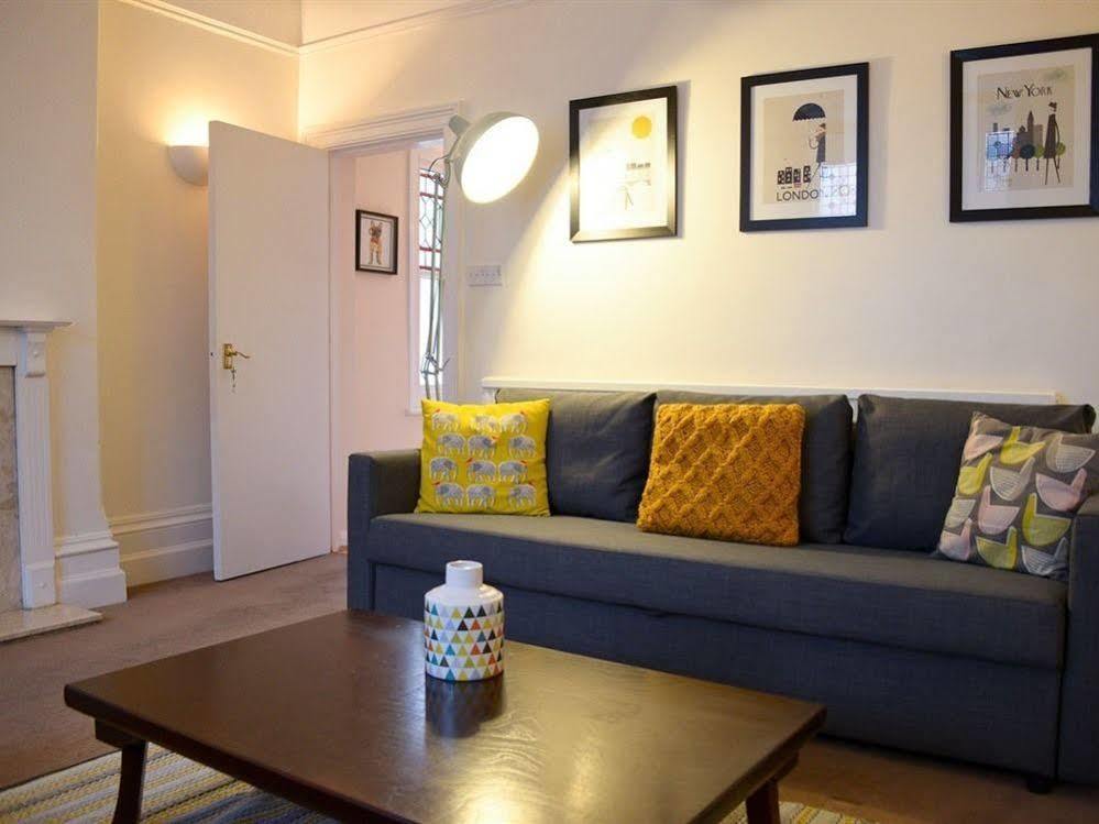 Queens Apartment Worthing Bagian luar foto