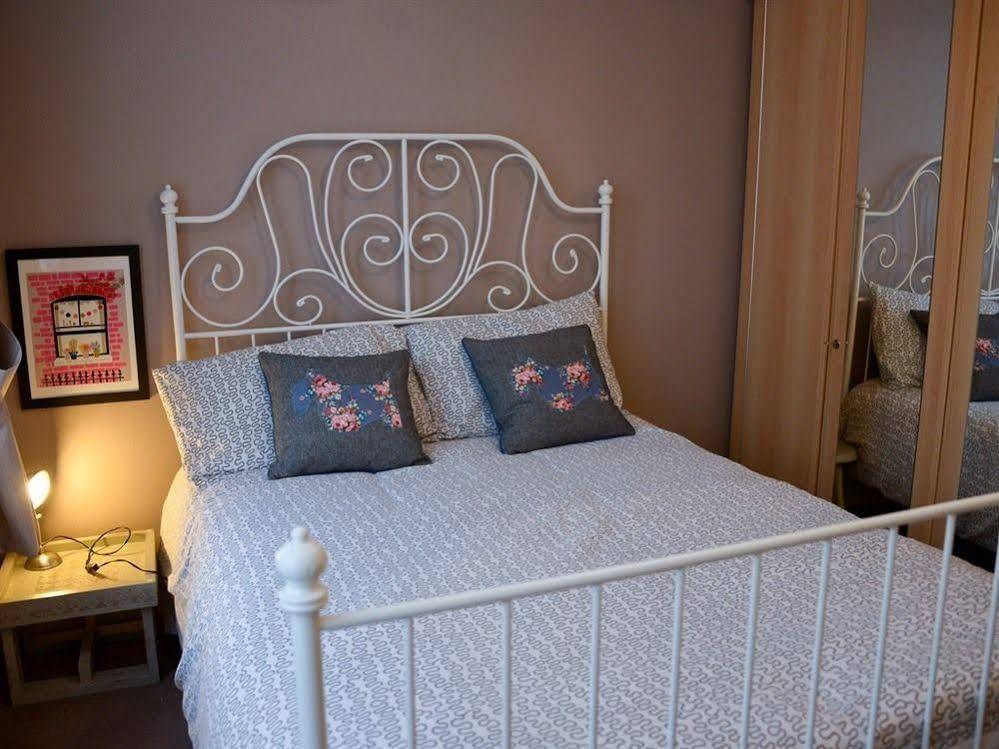 Queens Apartment Worthing Bagian luar foto